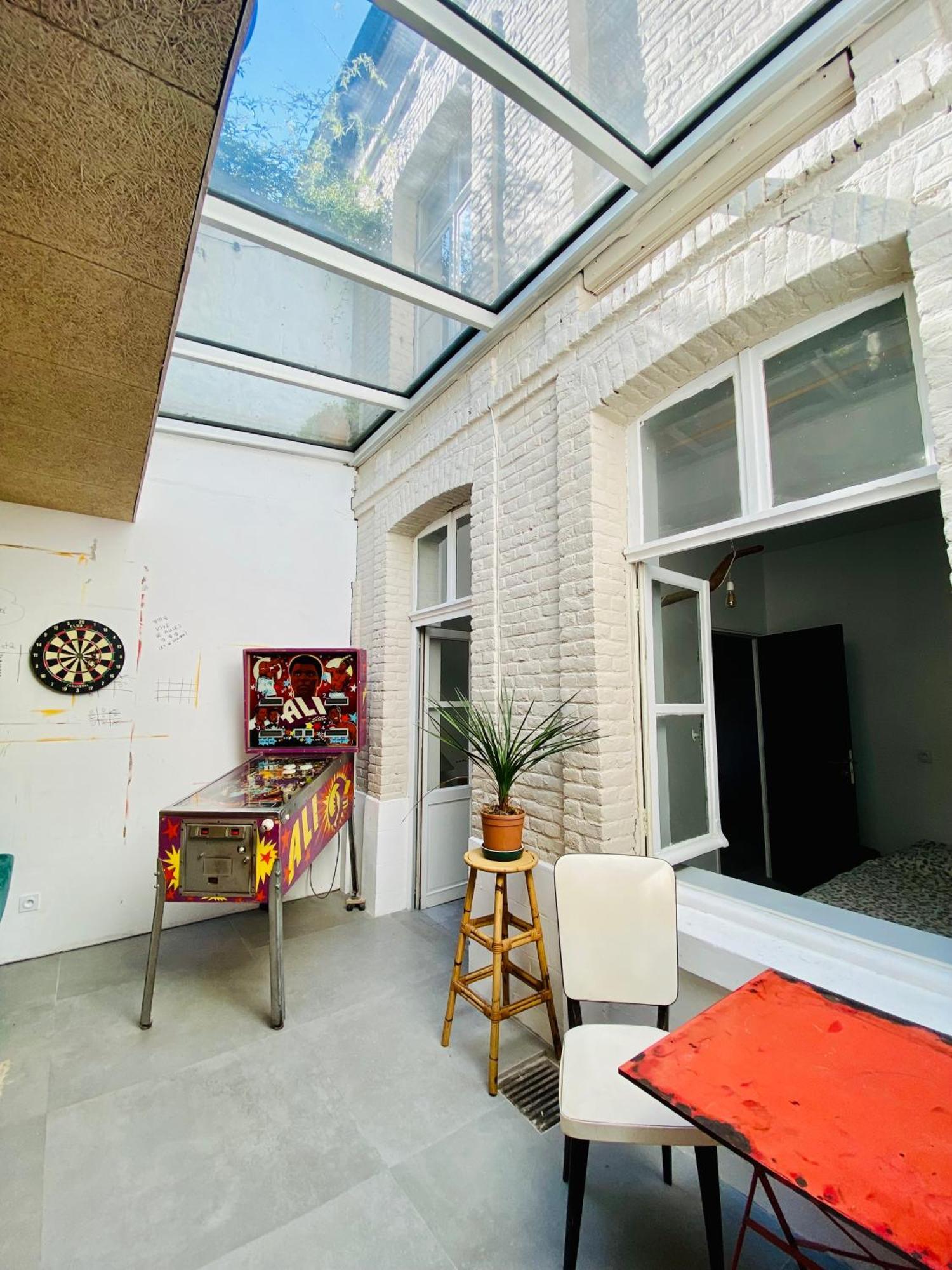 Oasis Urbaine - Spacieux Et Calme Avec Patio ليل المظهر الخارجي الصورة